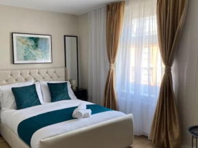 Luxe Entire 3 bedroom home, Perfect for Business, Contractor, Family stays, Free WIFI & NETFLIX